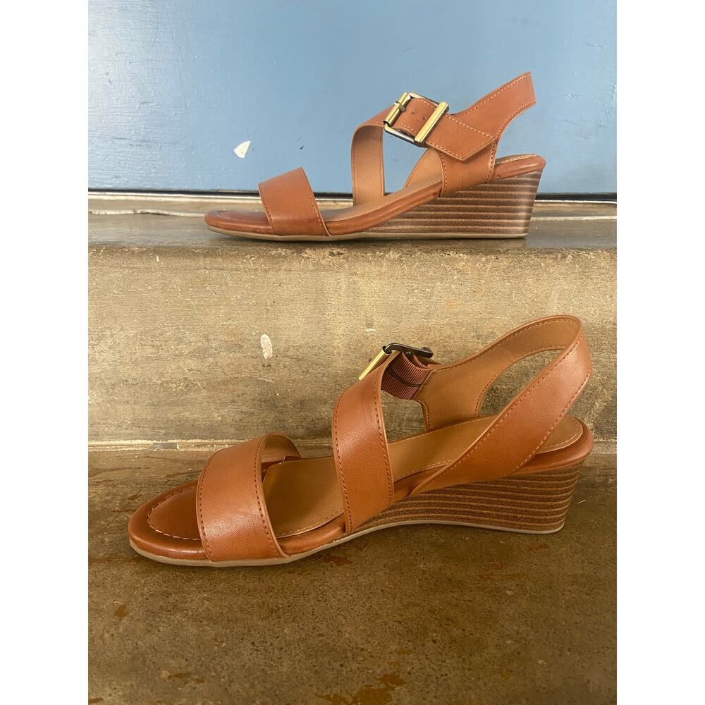 White Mountain tan wedge heel sandal - Picture 3 of 8